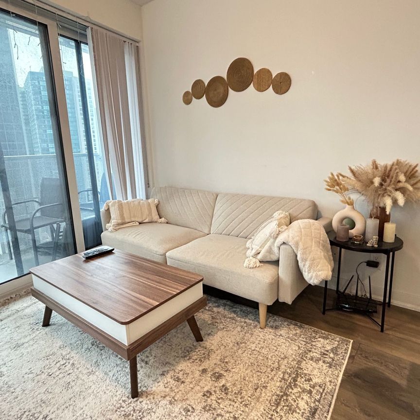 For Lease - 100 Harbour Street Unit# 1907, Toronto, Ontario - Photo 1