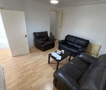 2 Bed Terraced House, Quarry Mount Place, LS6 - Photo 3