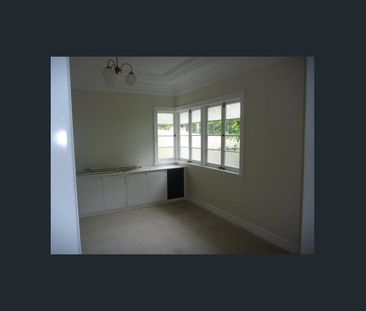 Queenslander Living - Photo 6