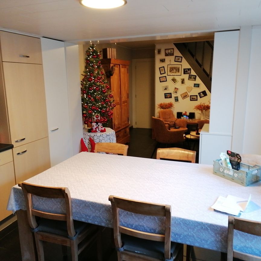 Gezellig huisje met boven 2 kamers ter beschikking - Photo 1