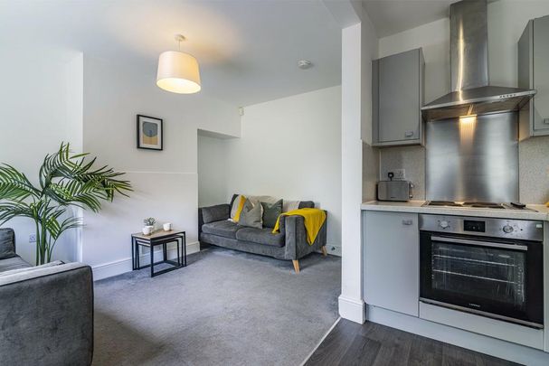 4 bedroom semi-detached house to rent - Photo 1