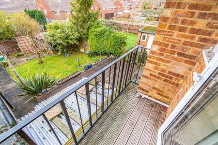 4 bedroom semi-detached house to rent - Photo 3