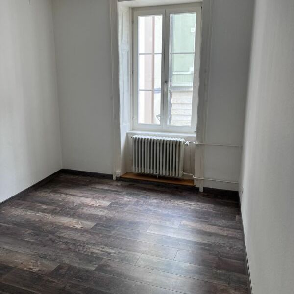 En vieille-ville, appartement de 3,5 pièces entièrement rénové au 1er étage - Photo 1