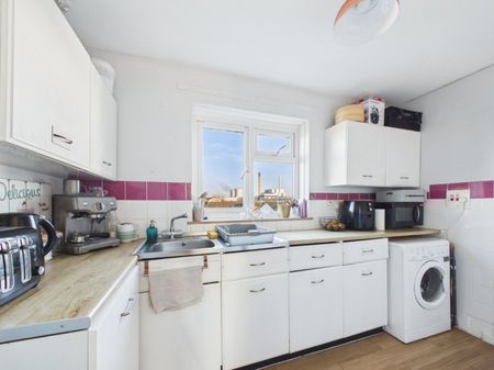 Teesdale Road, Slough, Berkshire,SL2 - Photo 2