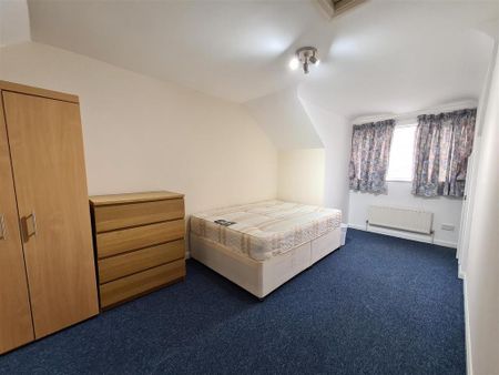 4 bedroom terraced house to rent - Photo 4