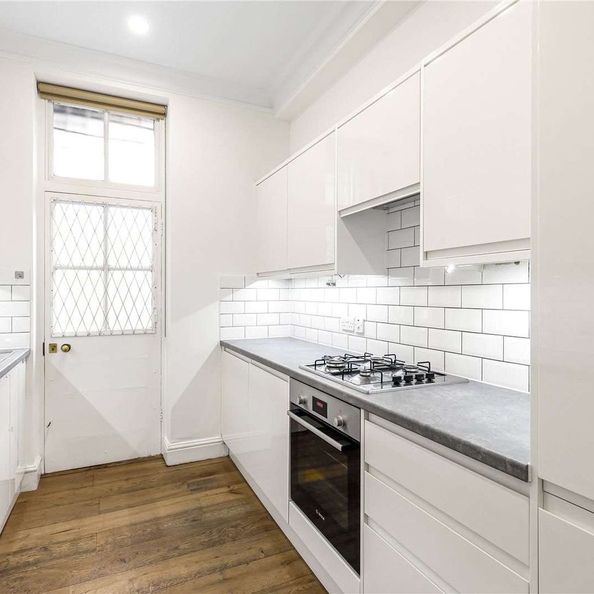 A bright and spacious 3 bedroom apartment situated near Marylebone High Street. - Photo 1