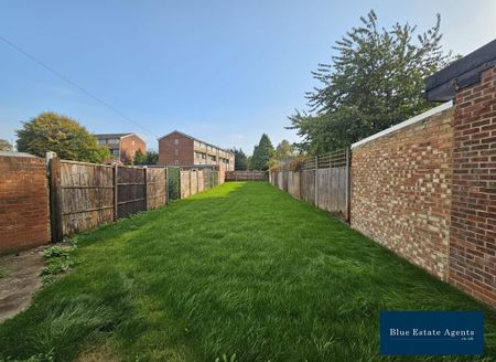 3 bedroom semi-detached house to rent - Photo 4