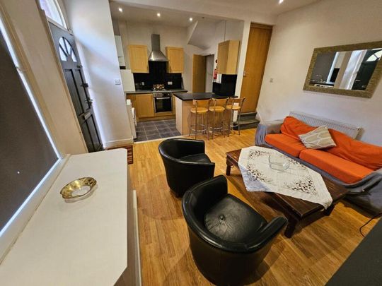 4 bedroom terraced house to rent - Photo 1