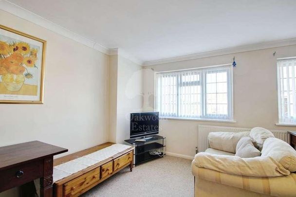 Beaulieu Close, Datchet, Slough, SL3 - Photo 1