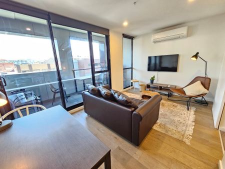 Modern Living - Fully Furnished - Photo 3