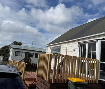 Newly refurbished 3 bedroom home - Photo 4