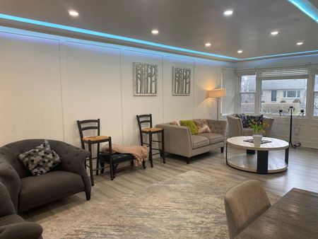 For Lease - 11 Morton Avenue, East Gwillimbury, Ontario - Photo 2