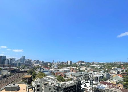 Luxurious 2 Bedroom unit - Panoramic Views - Photo 2