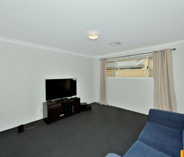 Family friendly location, close to schools! - Photo 3