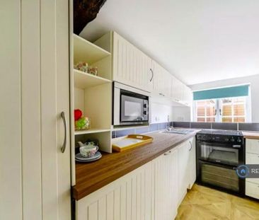 2 bedroom semi-detached house to rent - Photo 6