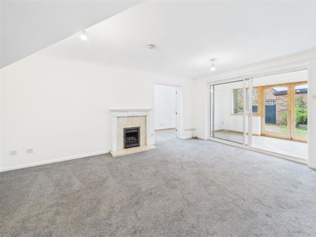 4 bedroom Detached house to rent - Photo 3