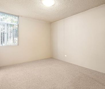 Generously Sized One Bedroom Apartment - Photo 2