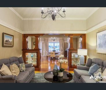 Hawthorne Riverfront Luxury — Dual-Living Family Residence with Bre... - Photo 1