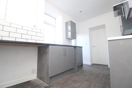 House - End Terrace For Rent Howard Street, Tonypandy - Photo 5