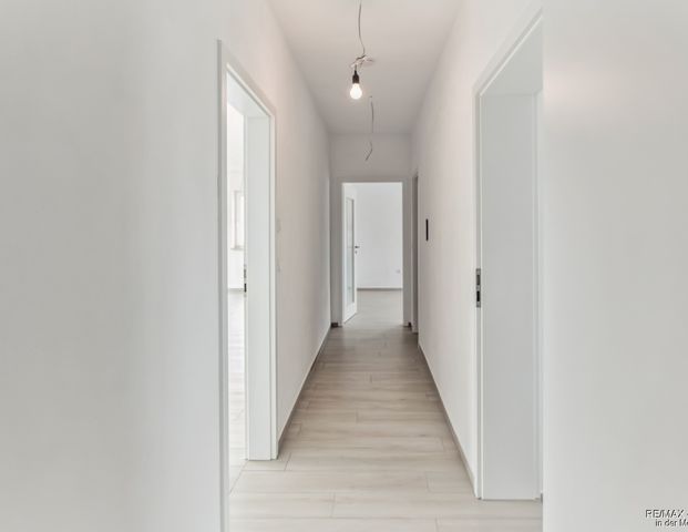 Moderne und großzügige Wohnung mit Einbauküche und Süd-Balkon - Foto 1