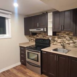 Beautiful basement apartment - Photo 2