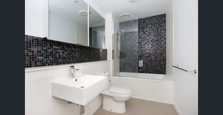 The ALT – HIGH UP the Building, 3km from the city - Photo 3