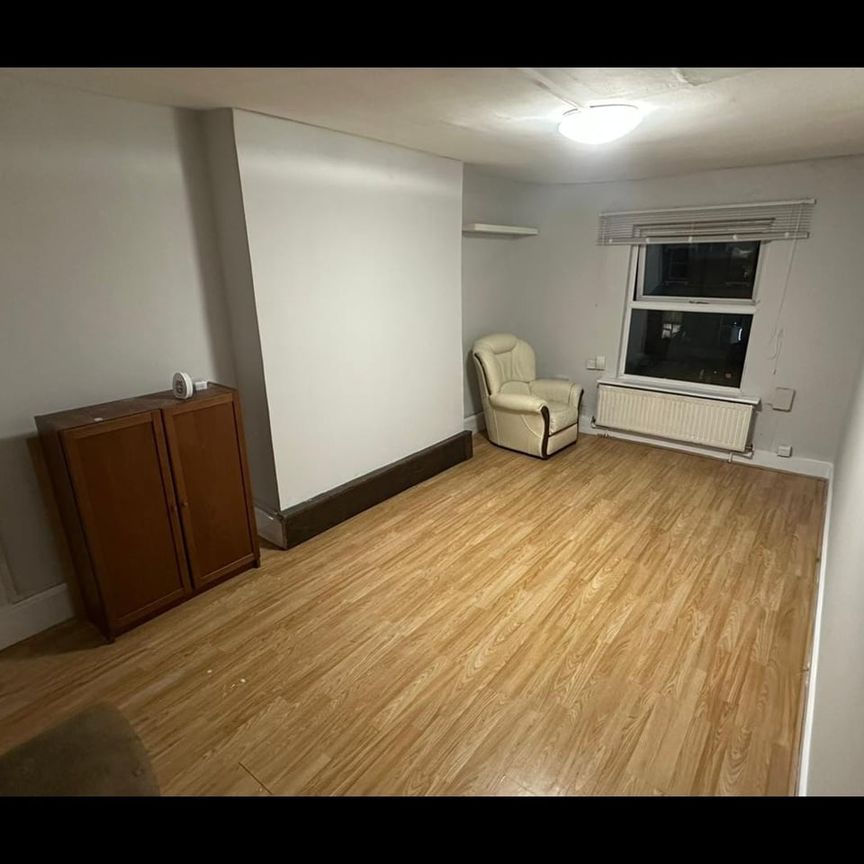 Studio Flat, Cazenove Road, N16 - Photo 1