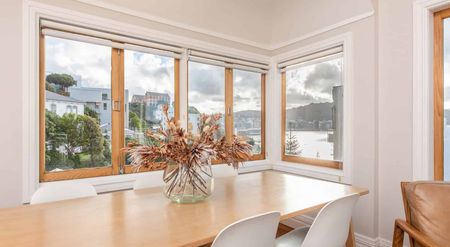 Stunning 4 bedroom Oriental Bay grand home - Photo 4