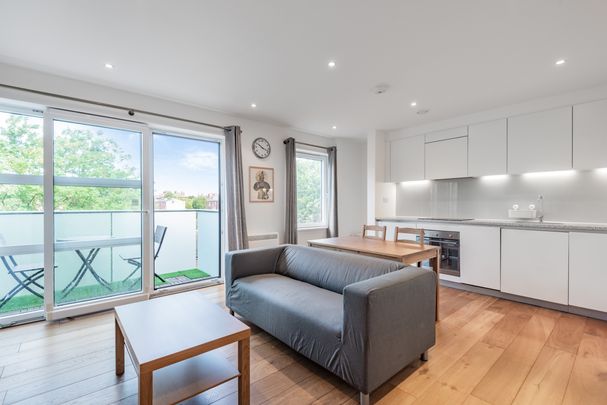 Tiltman Place, Holloway, London, N7 - Photo 1