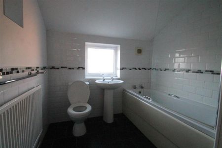 2 bedroom terraced house to rent - Photo 4