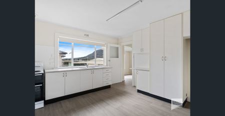 Three bedroom family home in great location - Photo 4