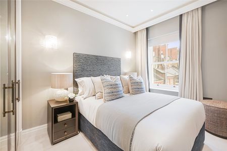 Elegant Third Floor Apartment with Terrace in Kensington - Photo 4