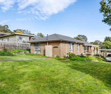 SPACIOUS FAMILY HOME - Photo 4