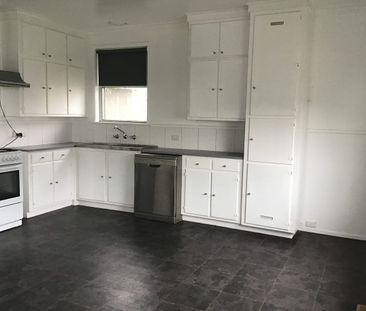 Neat 3 Bedroom Home - Photo 5