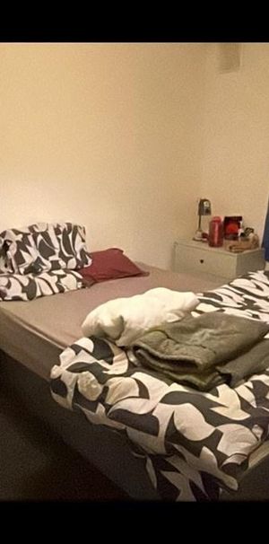 1 bedroom in a flat share to rent - Photo 1
