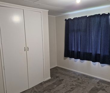 WEST HARBOUR - Newly Renovated 3 Bedroom Home - Photo 1