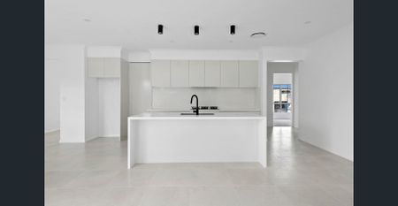 Charming four-bedroom duplex - Photo 2