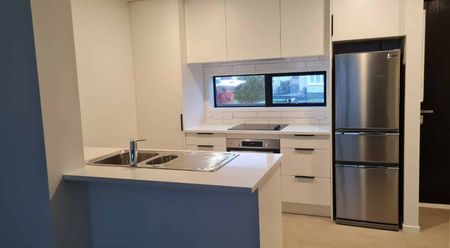 Modern Townhouse in Prime Point Chevalier Location - Photo 2