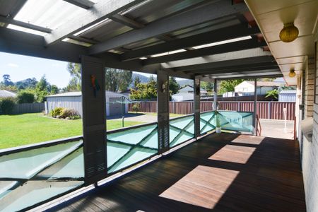 NEAT FAMILY HOME - Photo 5