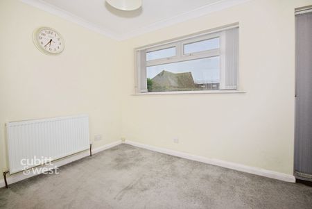 3 bedroom detached bungalow to rent - Photo 4