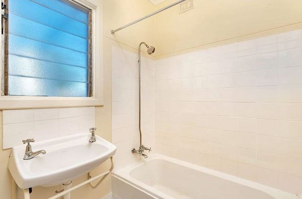 Fresh 3 Bedroom home - Photo 1