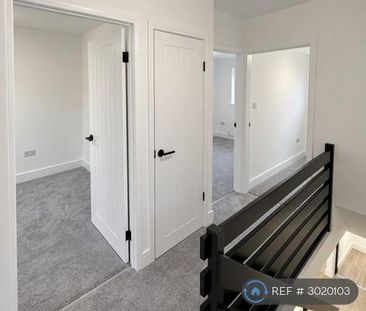 3 bedroom semi-detached house to rent - Photo 1