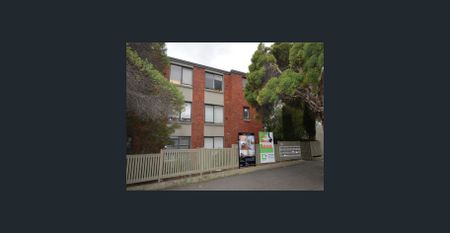 Convenient and Modern Apartment with A New Reverse Cycle Air Conditioning - Photo 4