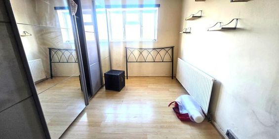 3 bedroom flat to rent - Photo 3