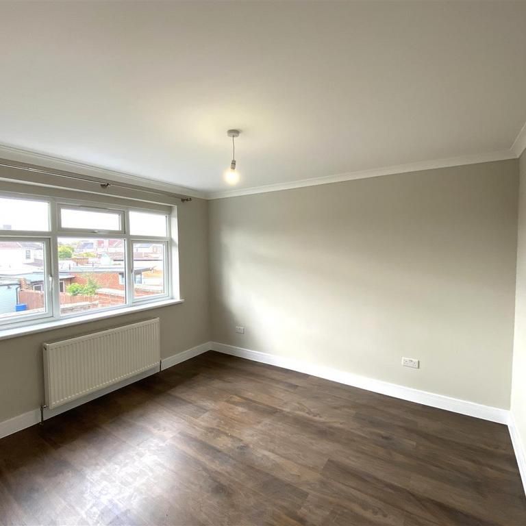 5 bedroom semi-detached house to rent - Photo 1