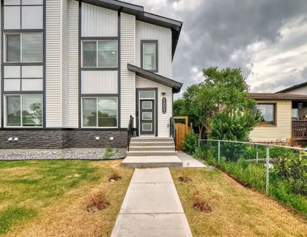 Beautiful Fully Furnished 2 Bedroom Basement Suite – 11022 149 Street, Edmonton | 11022 149 Street, Edmonton - Photo 1