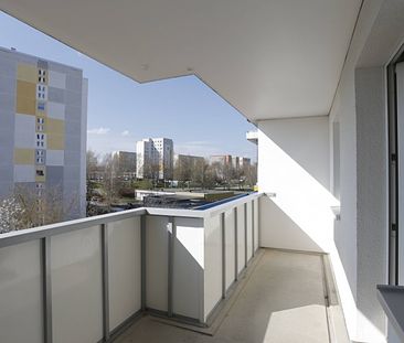 2 Zimmer, großer sonniger Balkon und Tageslichtküche - Foto 1