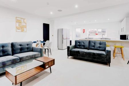 6 Beds 6 Baths - Photo 5