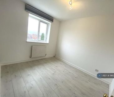 4 bedroom detached house to rent - Photo 4