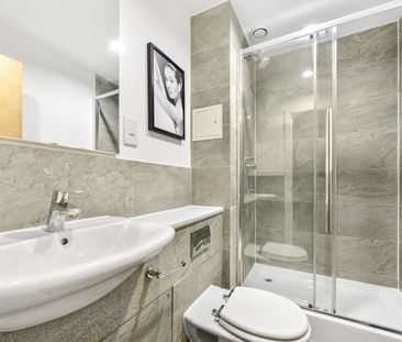 3 Bed Flat, Streamlight Tower, E14 - Photo 3